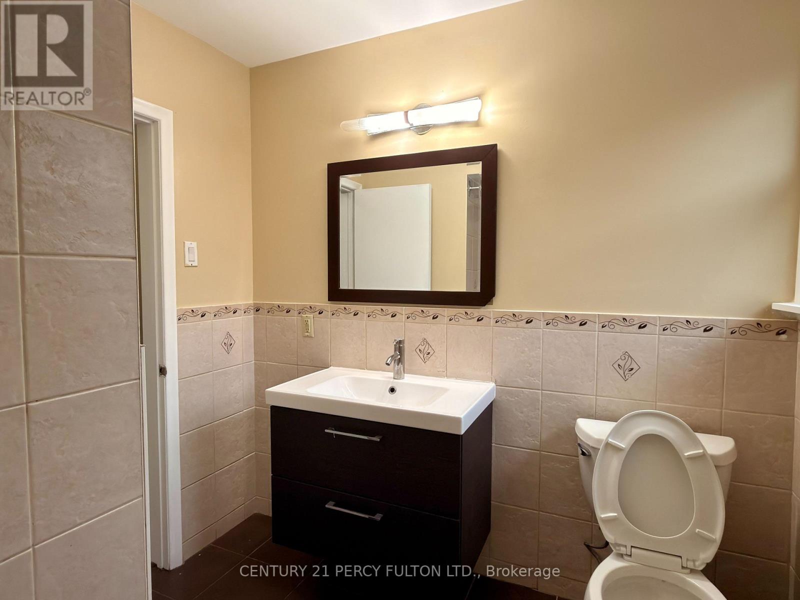 Upper - 24 Chestermere Boulevard, Toronto, Ontario  M1J 2X7 - Photo 8 - E12613010