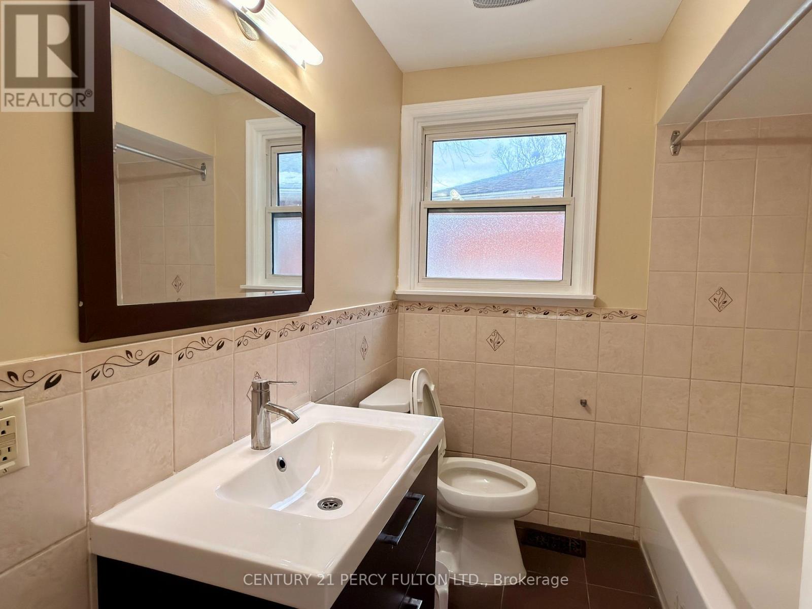 Upper - 24 Chestermere Boulevard, Toronto, Ontario  M1J 2X7 - Photo 7 - E12613010
