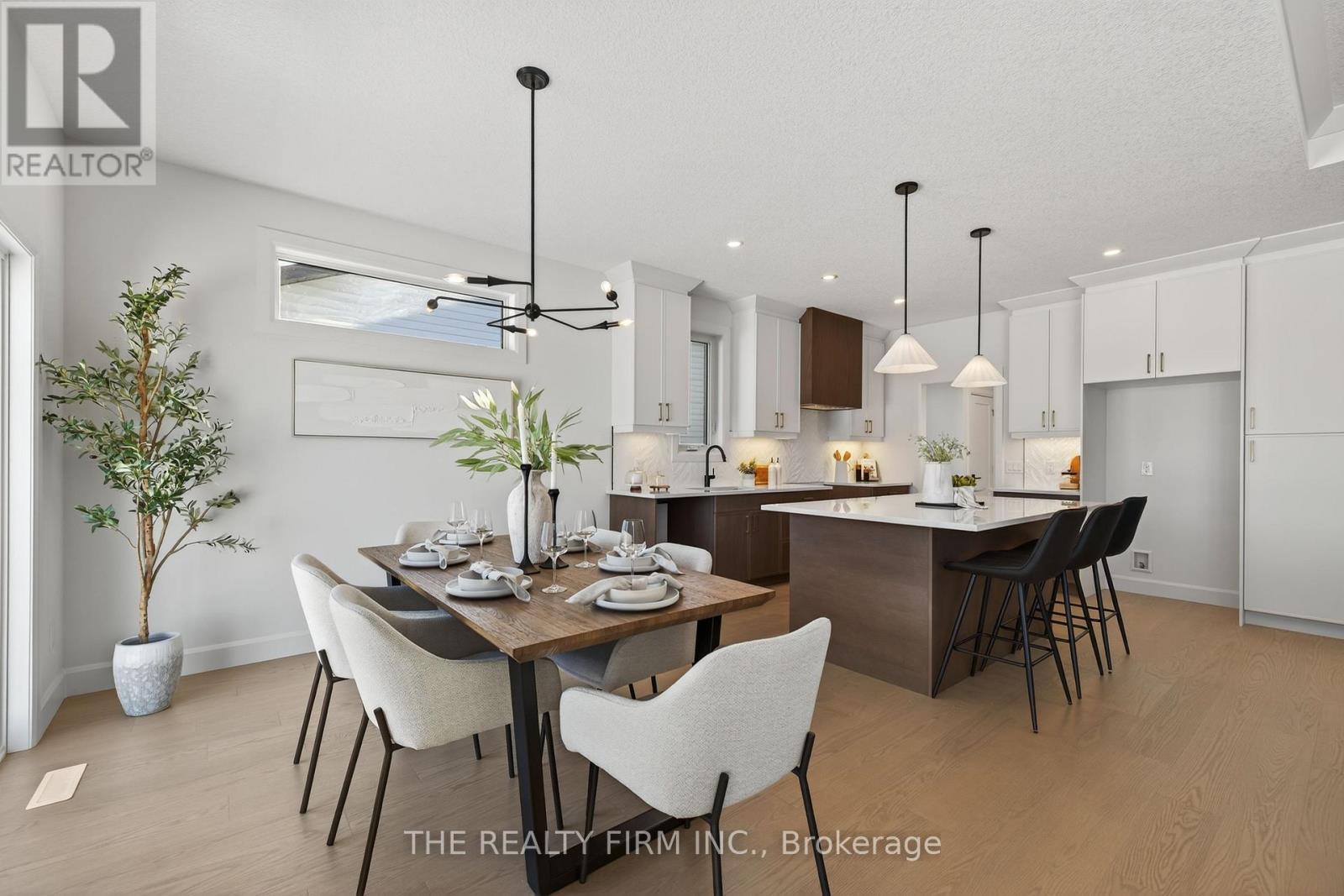 289 King Street, Southwest Middlesex, Ontario  N0L 1M0 - Photo 10 - X12641332