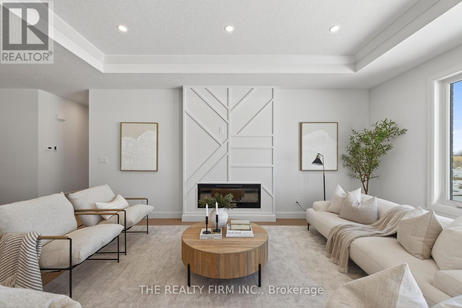 289 King Street, Southwest Middlesex, Ontario  N0L 1M0 - Photo 12 - X12641332