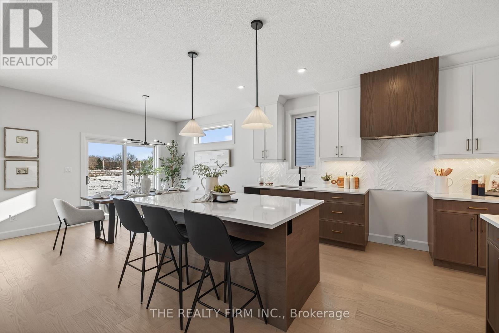 289 King Street, Southwest Middlesex, Ontario  N0L 1M0 - Photo 14 - X12641332