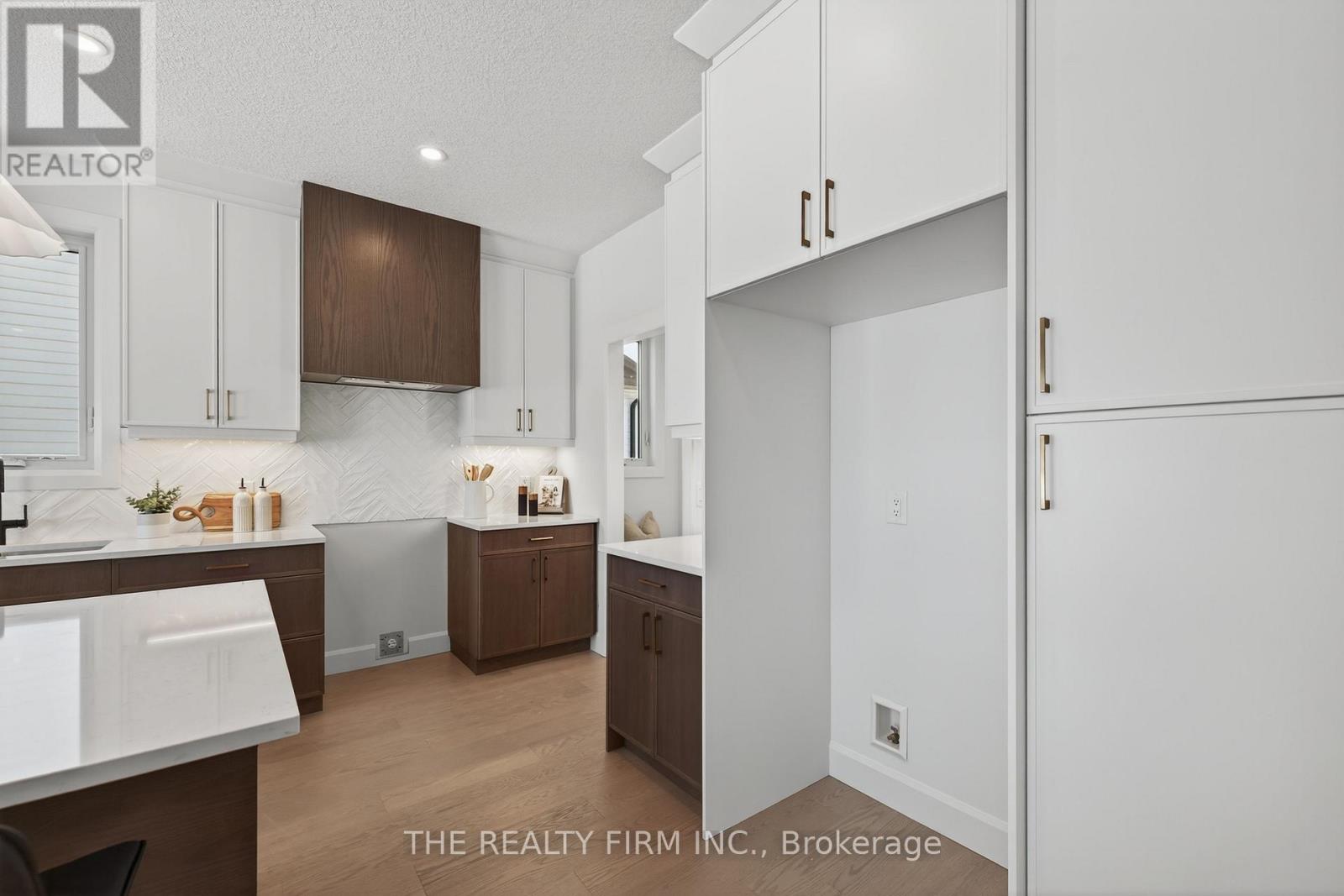 289 King Street, Southwest Middlesex, Ontario  N0L 1M0 - Photo 16 - X12641332