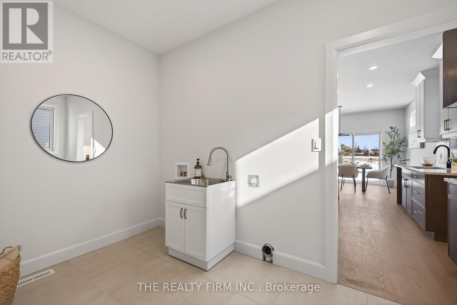 289 King Street, Southwest Middlesex, Ontario  N0L 1M0 - Photo 21 - X12641332