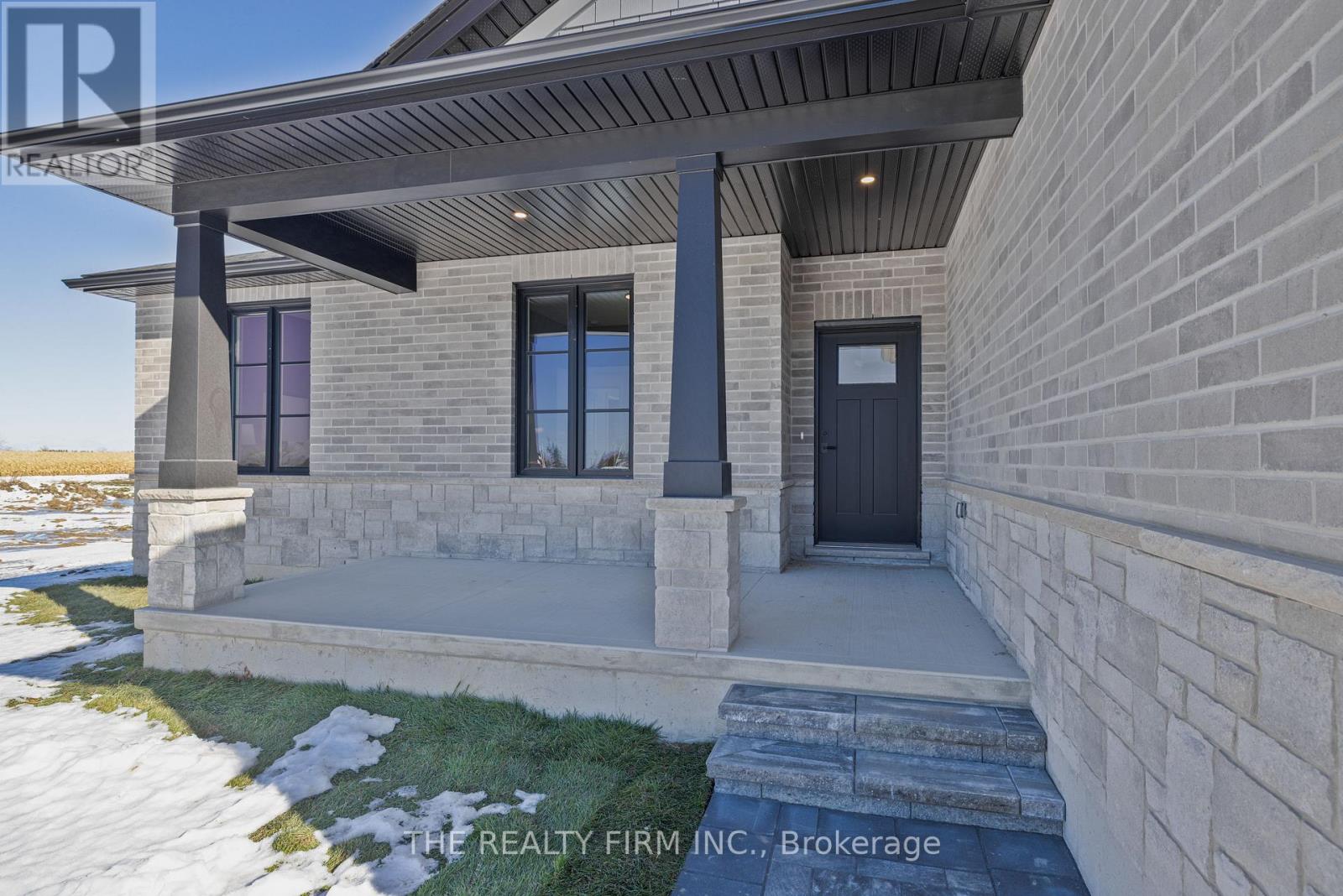 289 King Street, Southwest Middlesex, Ontario  N0L 1M0 - Photo 3 - X12641332