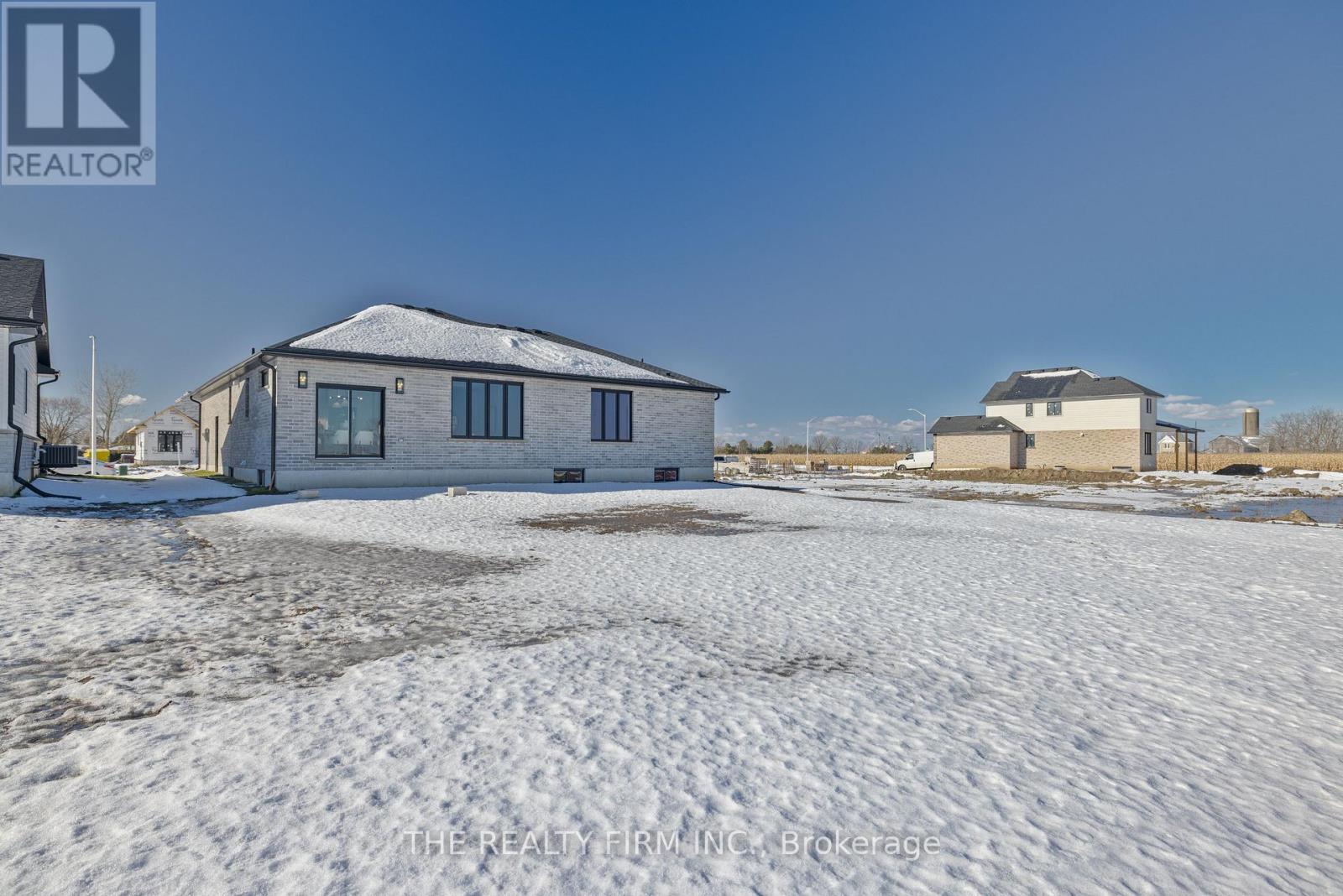 289 King Street, Southwest Middlesex, Ontario  N0L 1M0 - Photo 33 - X12641332