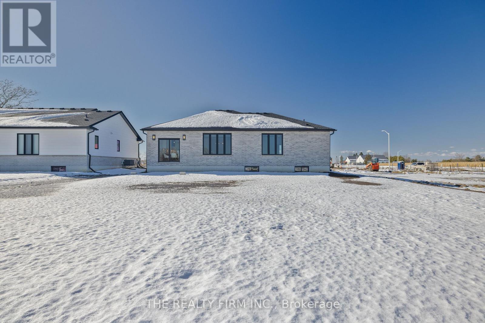 289 King Street, Southwest Middlesex, Ontario  N0L 1M0 - Photo 34 - X12641332