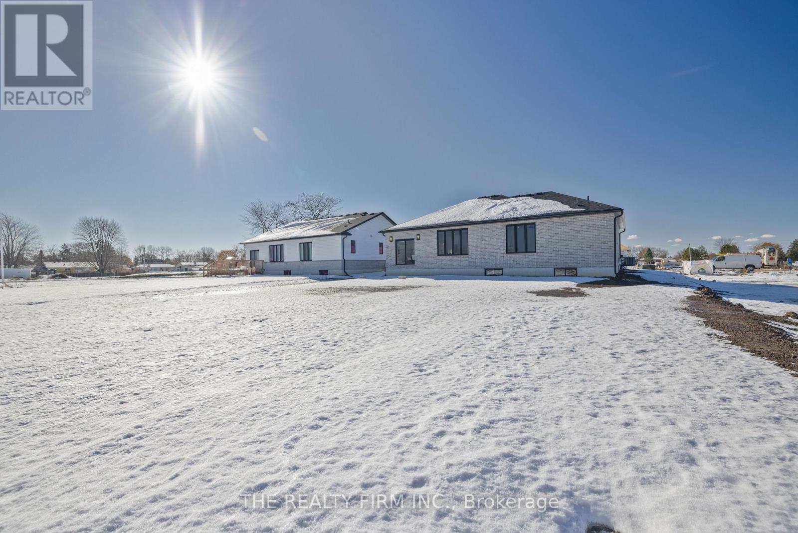 289 King Street, Southwest Middlesex, Ontario  N0L 1M0 - Photo 35 - X12641332