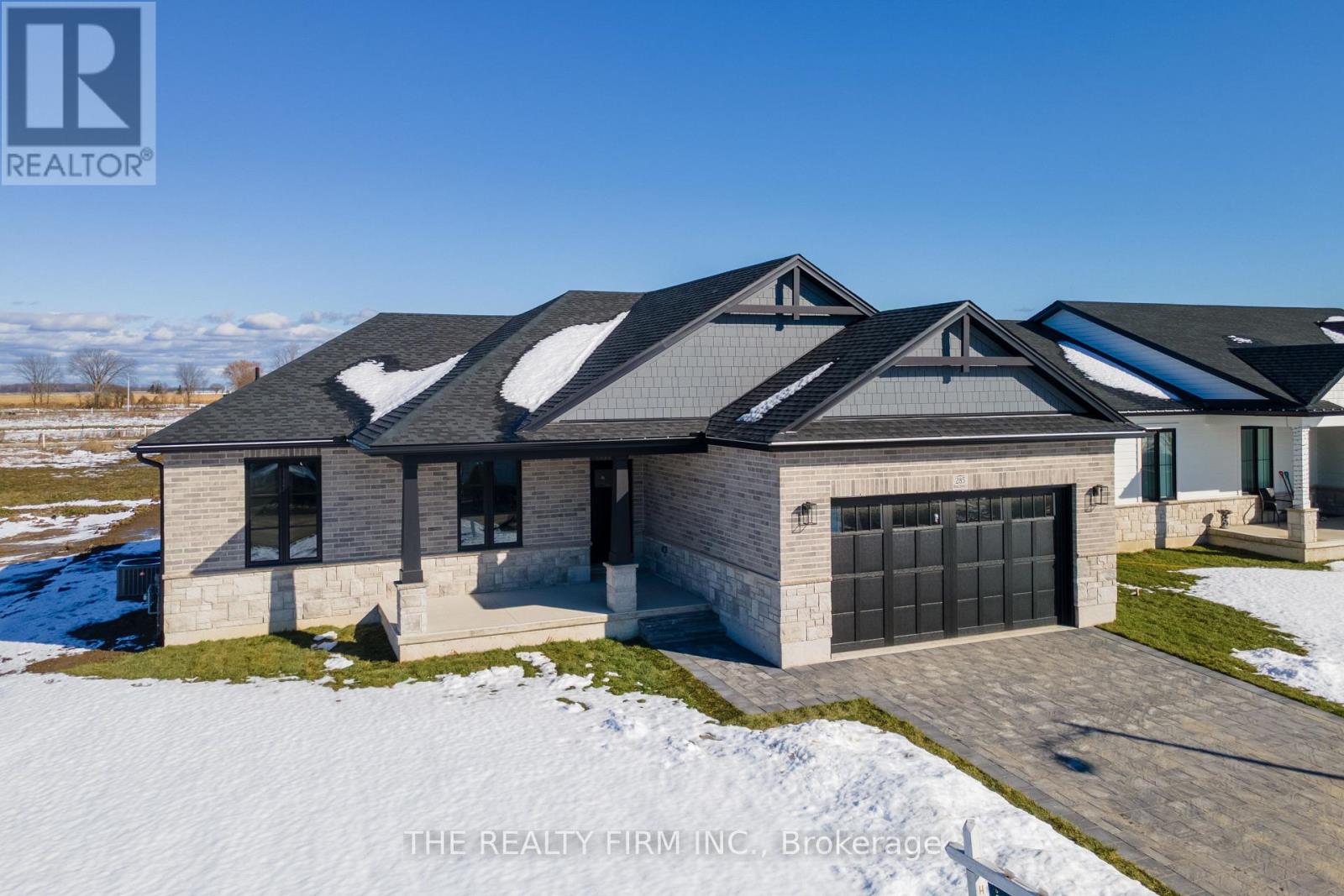 289 King Street, Southwest Middlesex, Ontario  N0L 1M0 - Photo 37 - X12641332