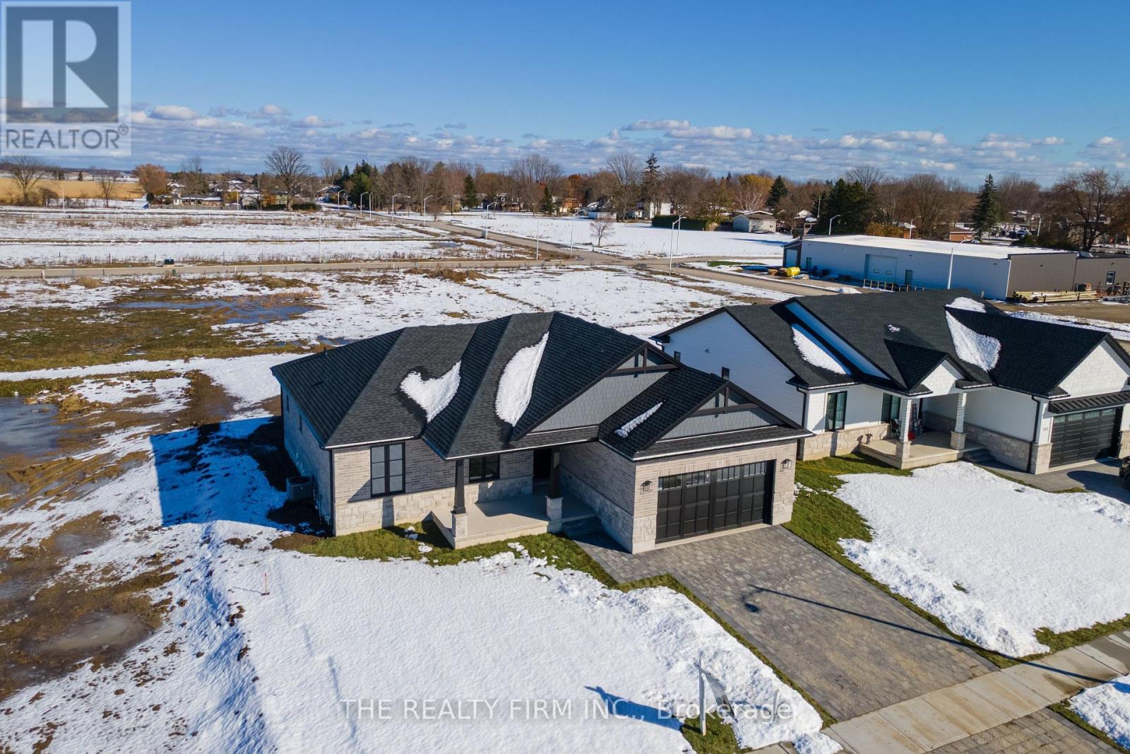 289 King Street, Southwest Middlesex, Ontario  N0L 1M0 - Photo 38 - X12641332