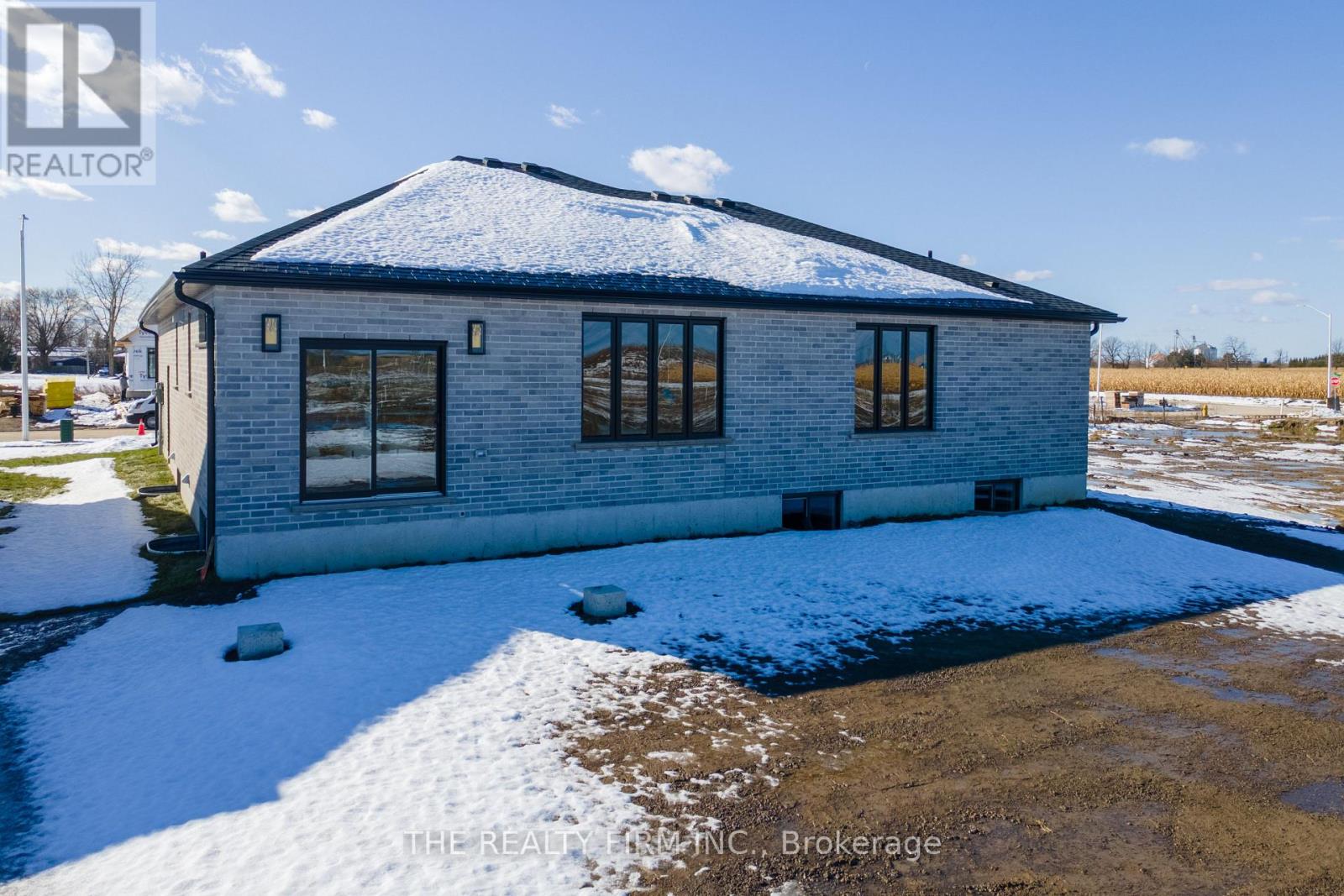 289 King Street, Southwest Middlesex, Ontario  N0L 1M0 - Photo 40 - X12641332