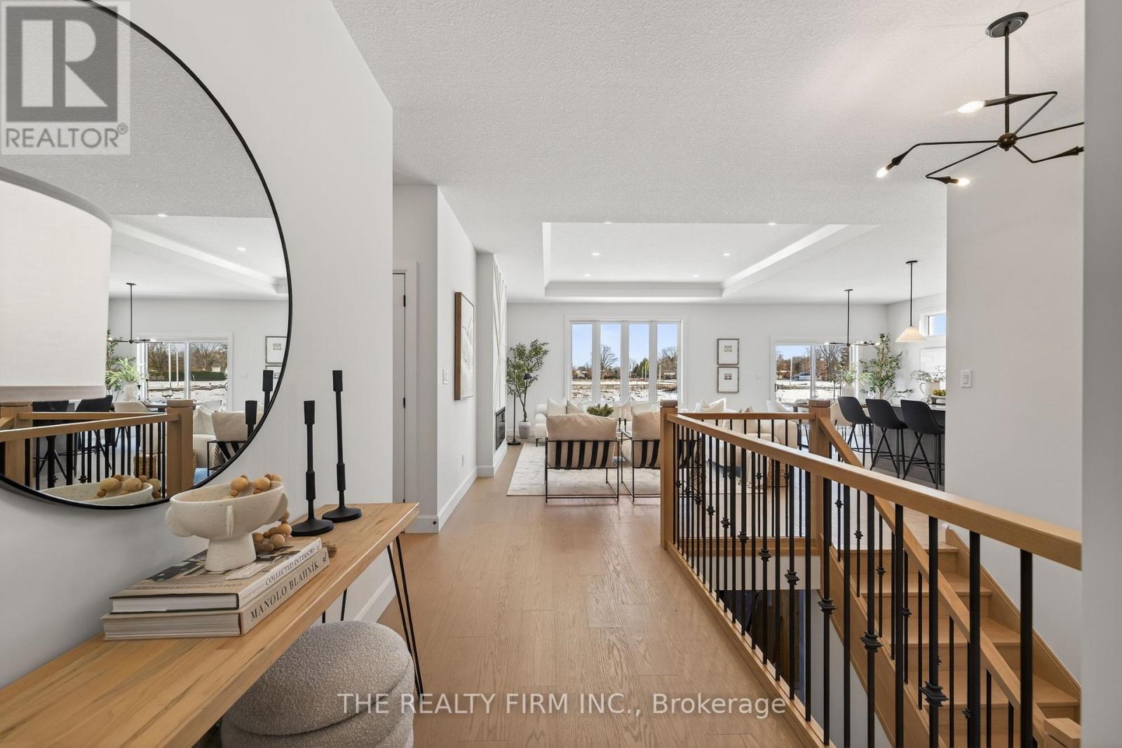 289 King Street, Southwest Middlesex, Ontario  N0L 1M0 - Photo 5 - X12641332