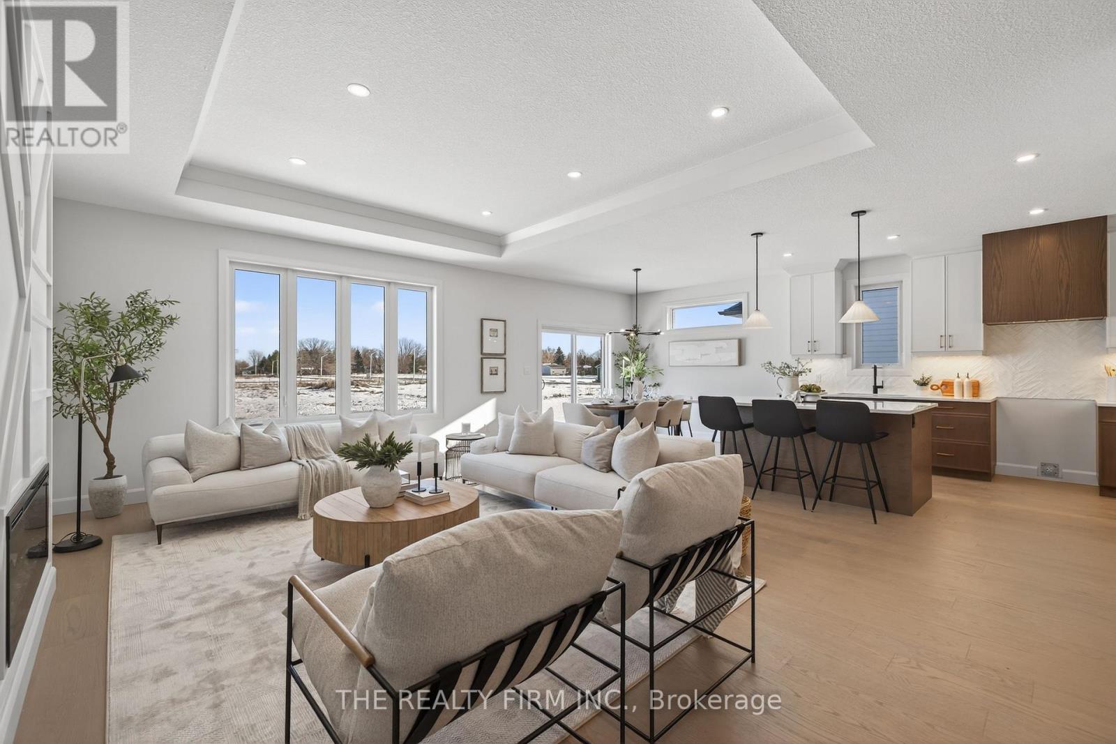 289 King Street, Southwest Middlesex, Ontario  N0L 1M0 - Photo 6 - X12641332