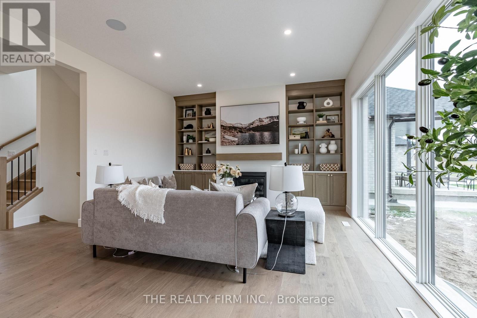 262 Harvest Lane, Thames Centre, Ontario  N0L 1G2 - Photo 10 - X12641380