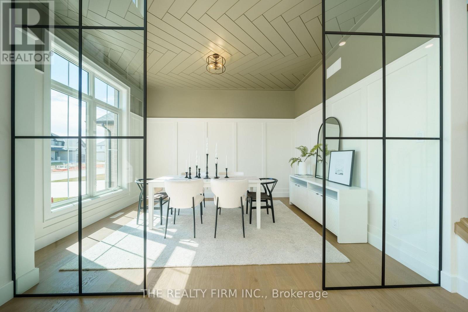 262 Harvest Lane, Thames Centre, Ontario  N0L 1G2 - Photo 5 - X12641380