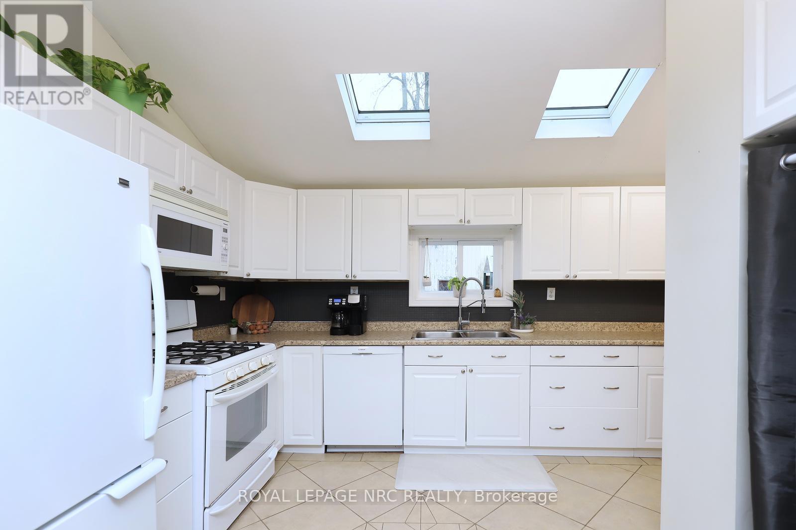 8190 Mud Street, Grimsby, Ontario  L0R 1M0 - Photo 15 - X12641254