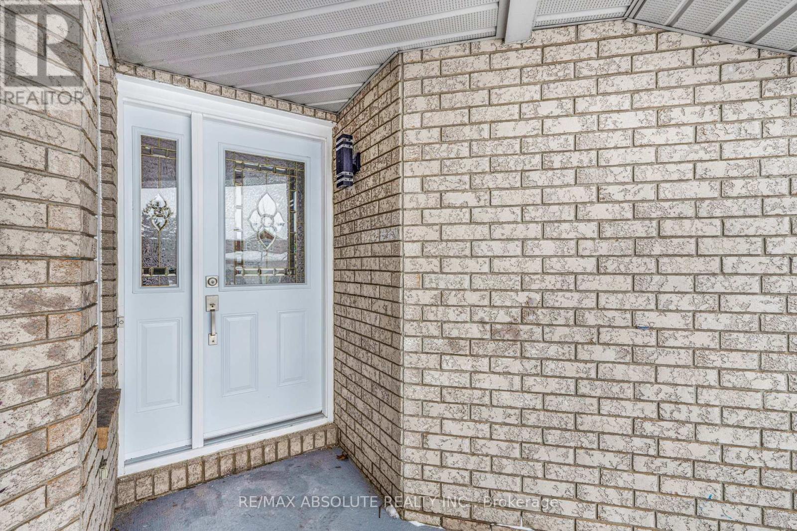 876 Clearcrest Crescent, Ottawa, Ontario  K4A 3E6 - Photo 2 - X12641354