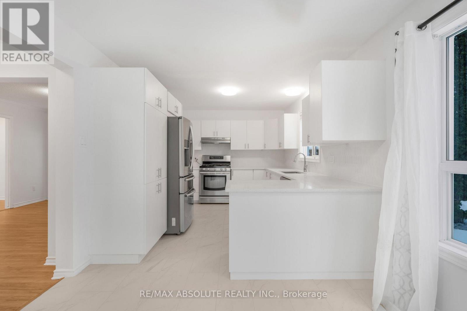 876 Clearcrest Crescent, Ottawa, Ontario  K4A 3E6 - Photo 4 - X12641354