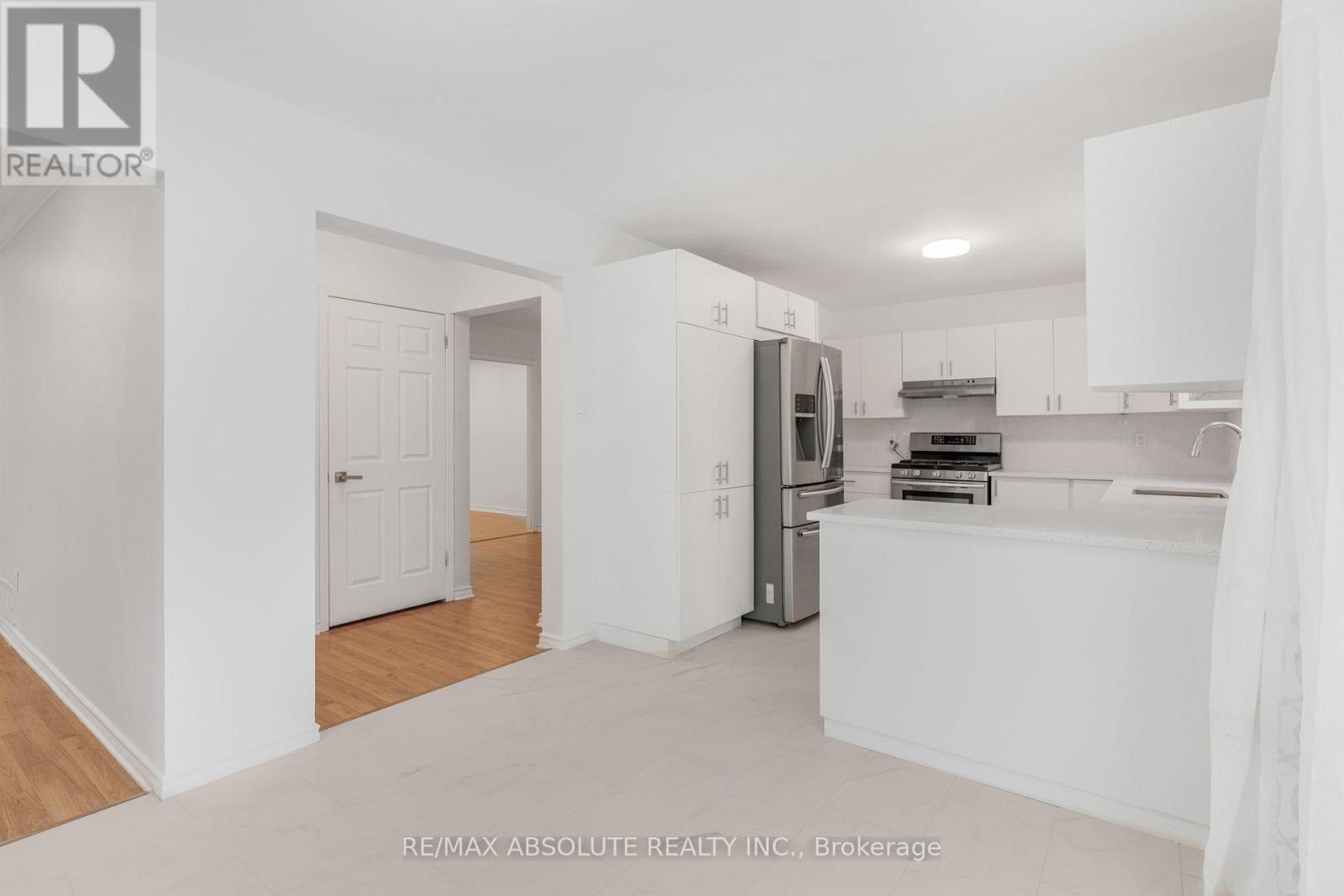 876 Clearcrest Crescent, Ottawa, Ontario  K4A 3E6 - Photo 5 - X12641354