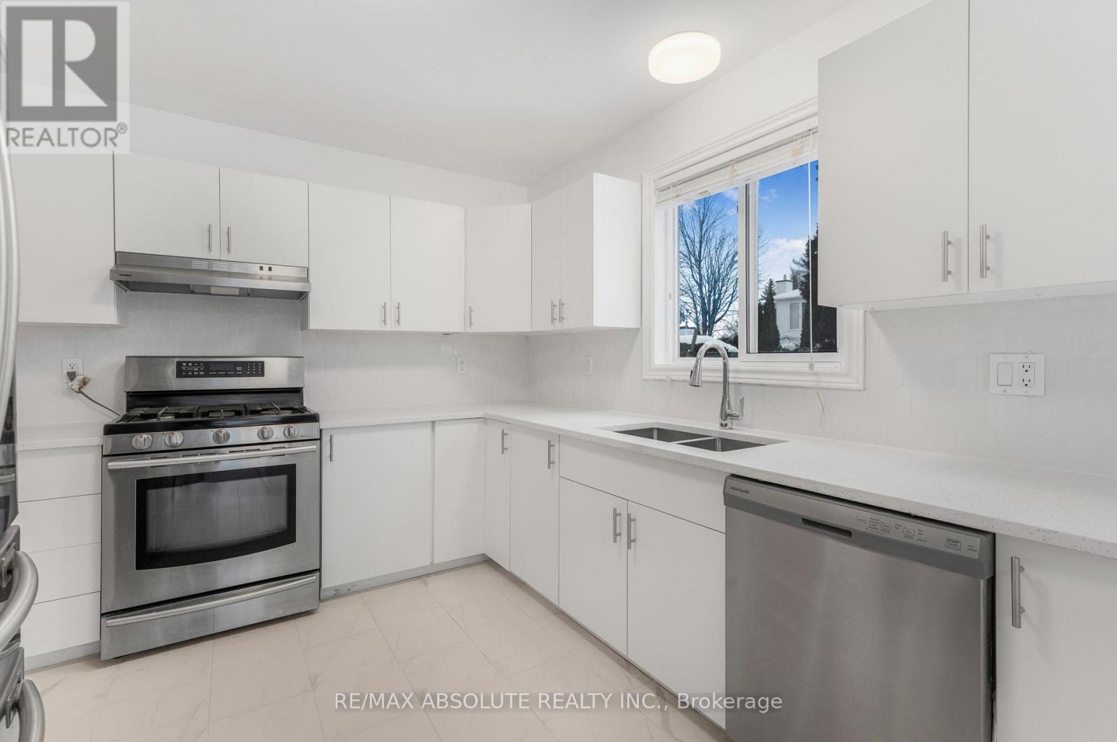 876 Clearcrest Crescent, Ottawa, Ontario  K4A 3E6 - Photo 6 - X12641354