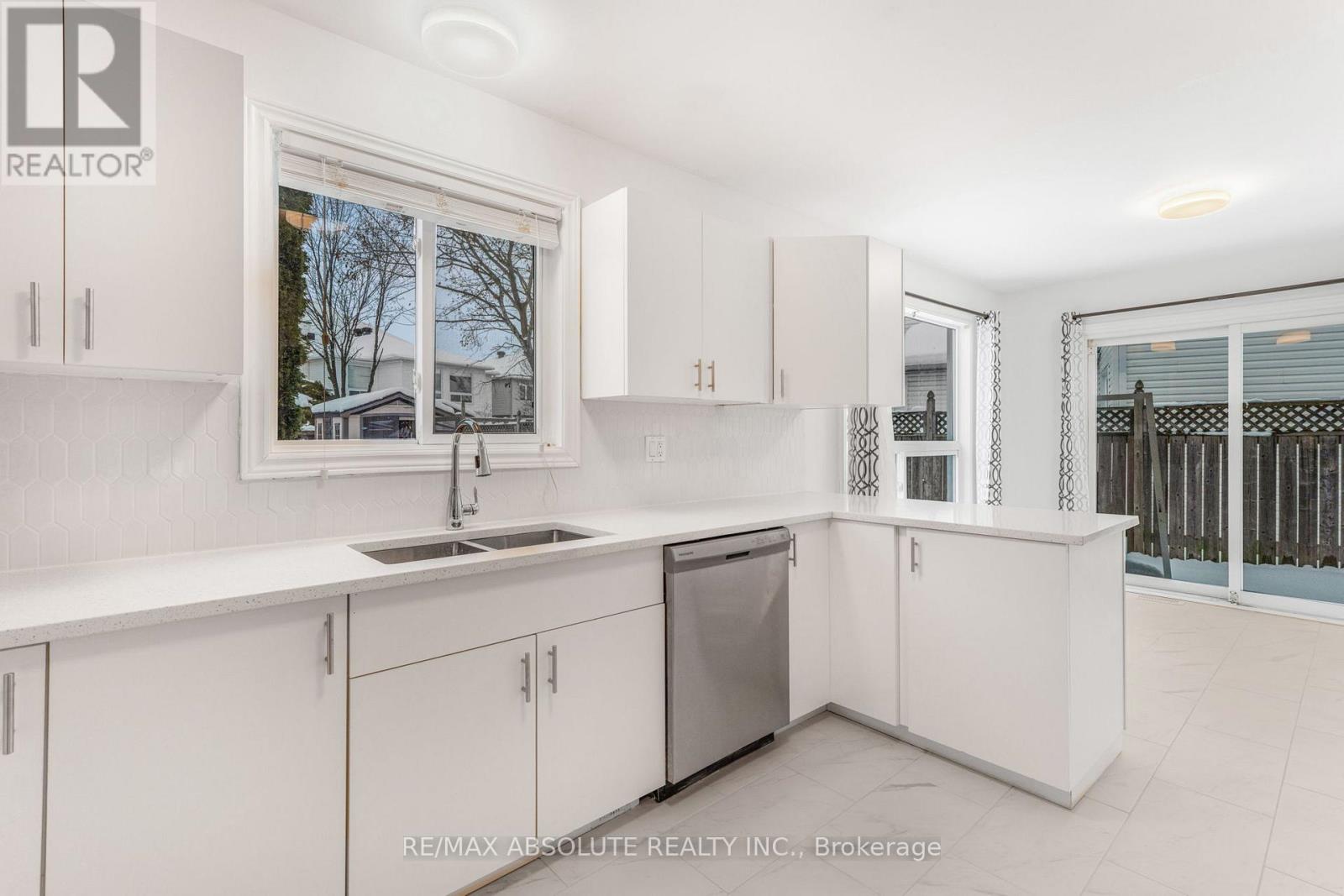 876 Clearcrest Crescent, Ottawa, Ontario  K4A 3E6 - Photo 7 - X12641354