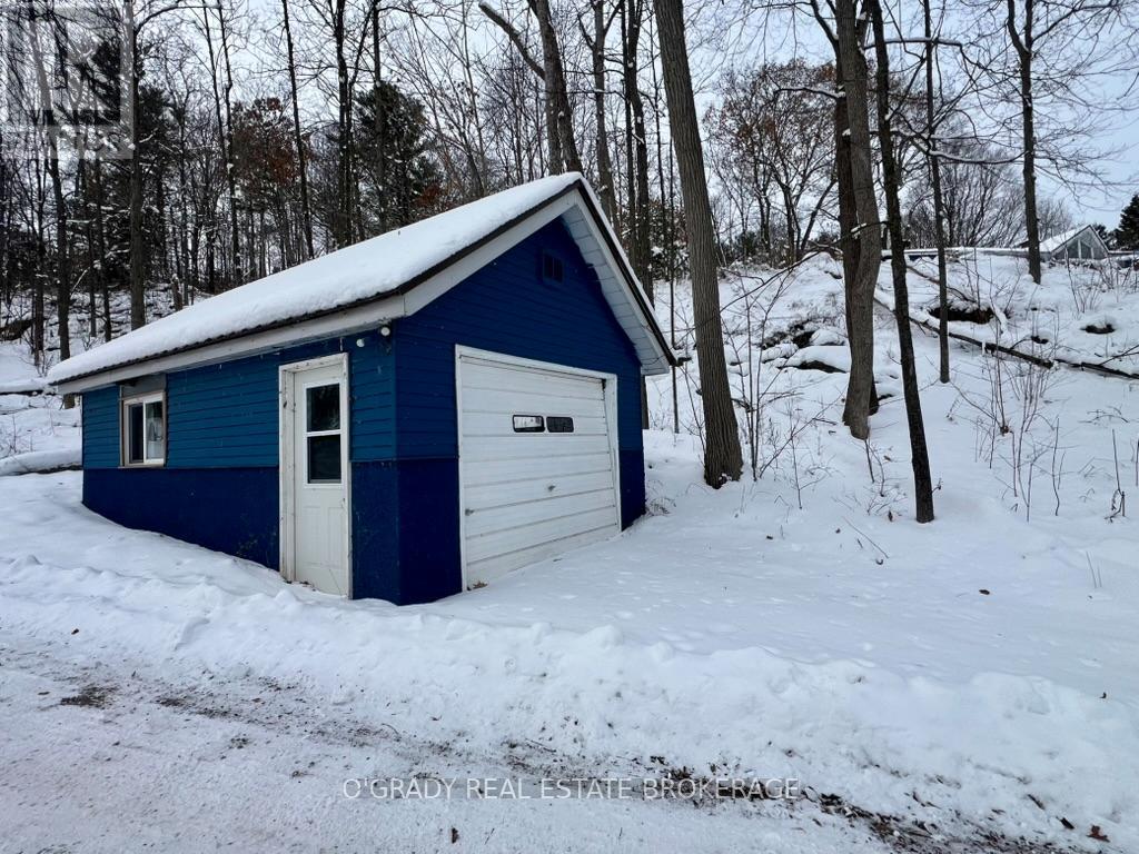 2 Pooles Resort Road, Leeds And The Thousand Islands, Ontario  K0E 1R0 - Photo 13 - X12641368