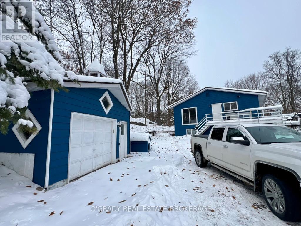 2 Pooles Resort Road, Leeds And The Thousand Islands, Ontario  K0E 1R0 - Photo 15 - X12641368