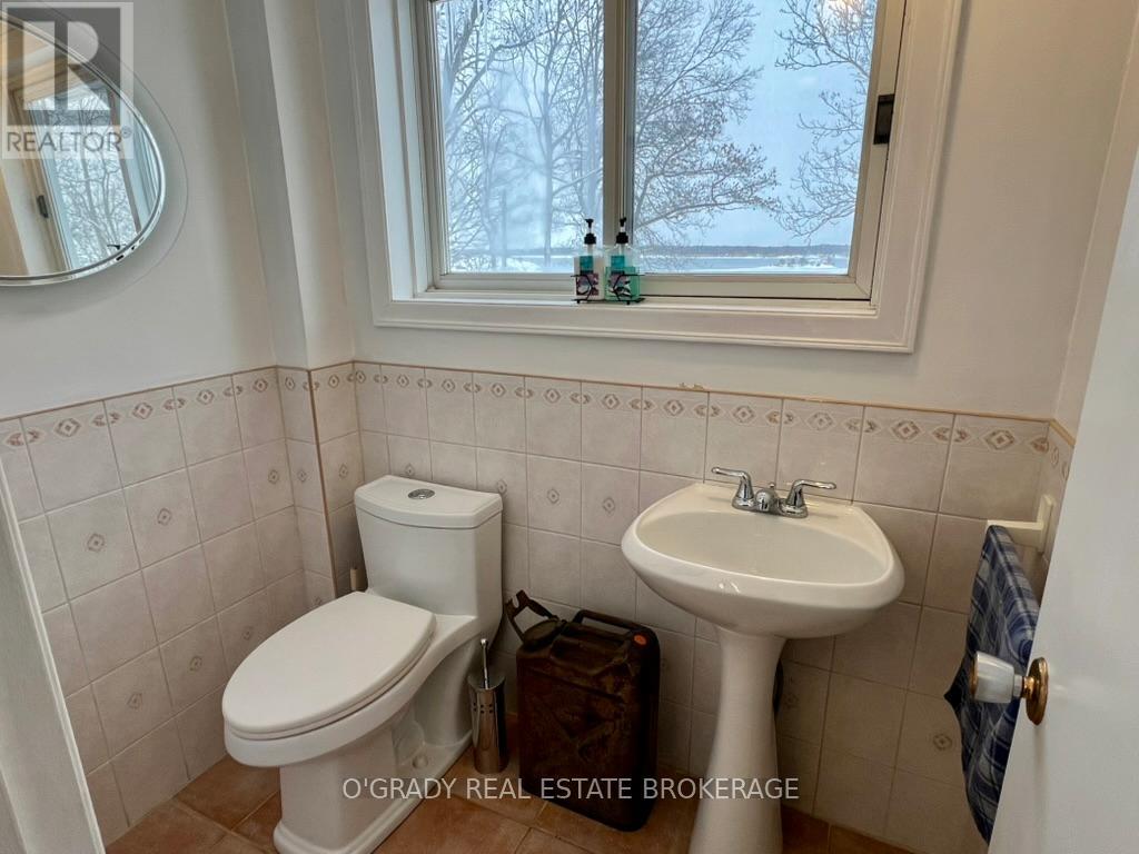 2 Pooles Resort Road, Leeds And The Thousand Islands, Ontario  K0E 1R0 - Photo 18 - X12641368