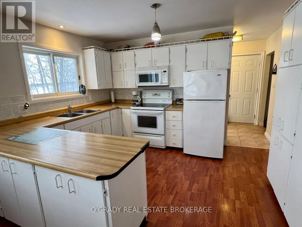 2 Pooles Resort Road, Leeds And The Thousand Islands, Ontario  K0E 1R0 - Photo 19 - X12641368