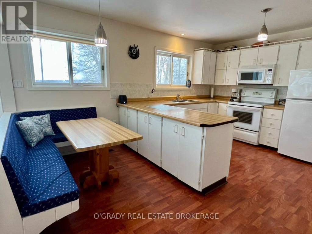 2 Pooles Resort Road, Leeds And The Thousand Islands, Ontario  K0E 1R0 - Photo 20 - X12641368