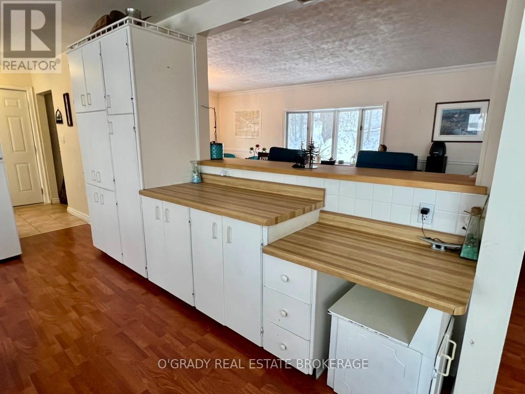 2 Pooles Resort Road, Leeds And The Thousand Islands, Ontario  K0E 1R0 - Photo 21 - X12641368