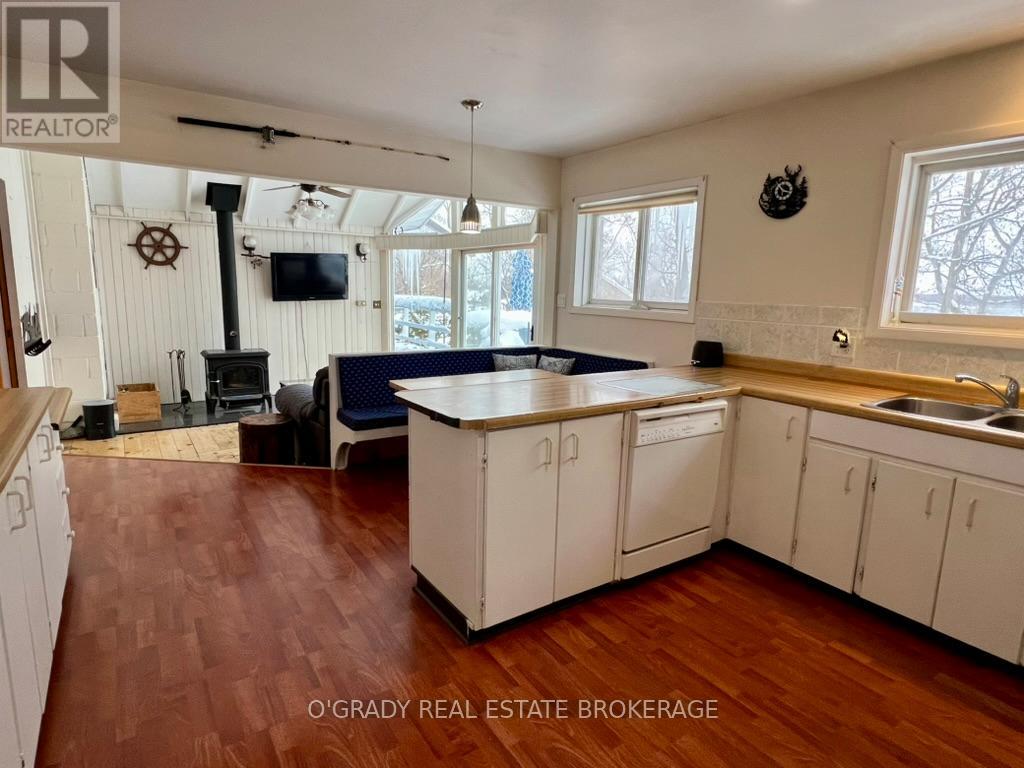 2 Pooles Resort Road, Leeds And The Thousand Islands, Ontario  K0E 1R0 - Photo 23 - X12641368