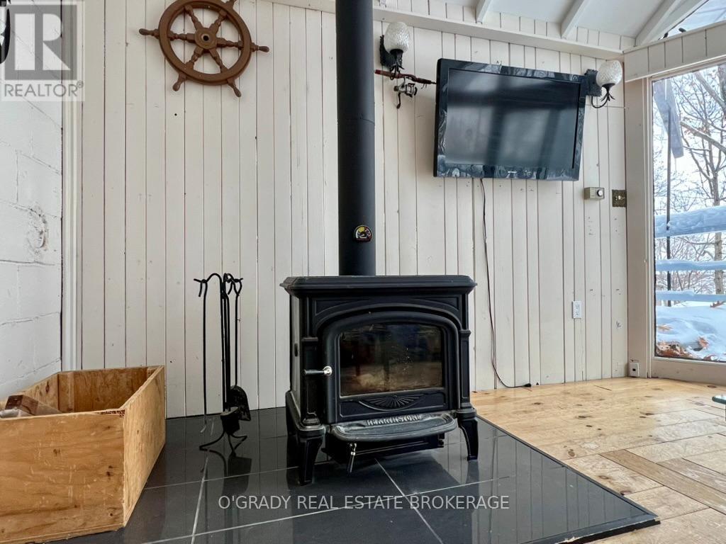 2 Pooles Resort Road, Leeds And The Thousand Islands, Ontario  K0E 1R0 - Photo 25 - X12641368