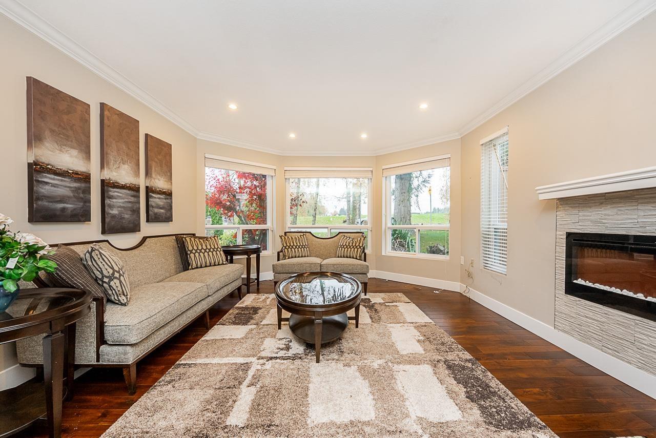 10816 80 Avenue, Delta, British Columbia  V4C 4C2 - Photo 3 - R3067673