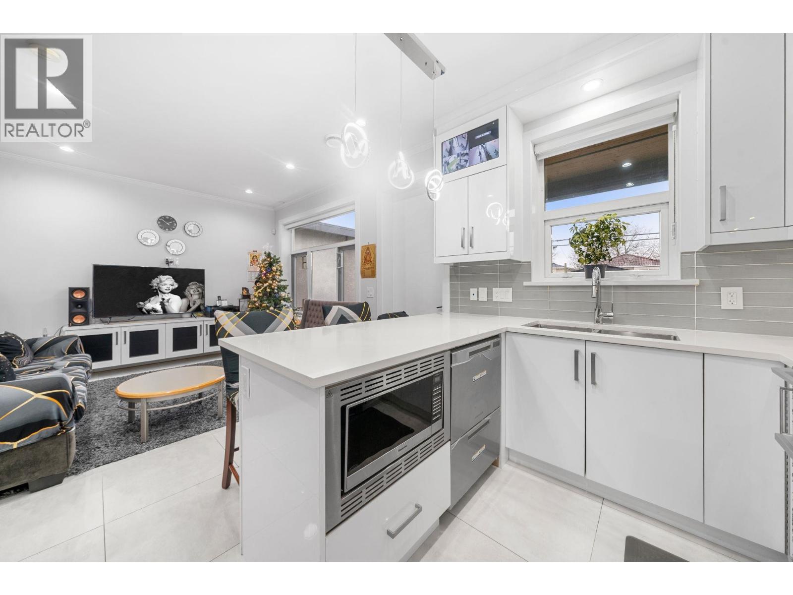 6749 Knight Street, Vancouver, British Columbia V5P 2W4 - Photo 13 - R3057516