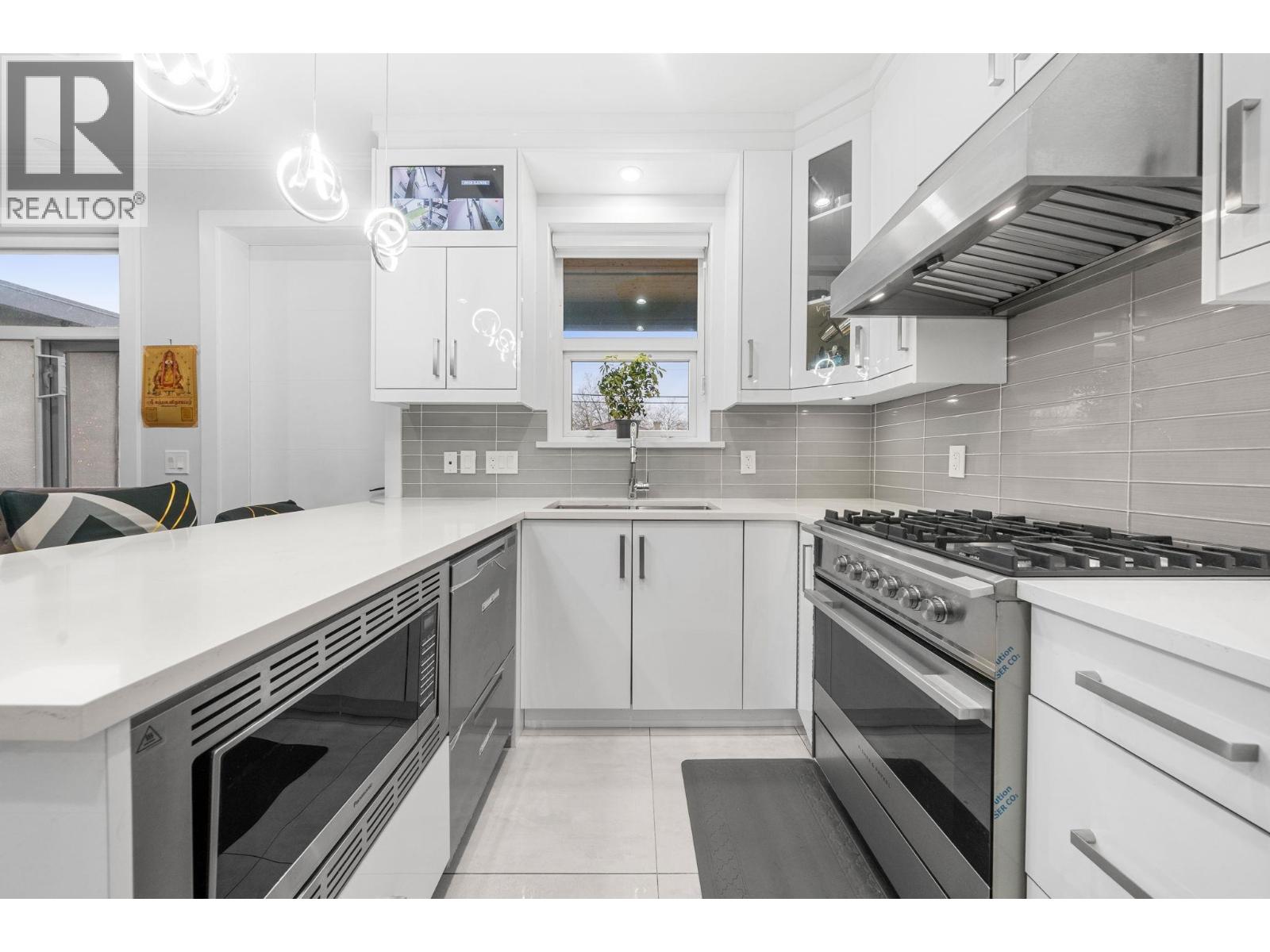 6749 Knight Street, Vancouver, British Columbia V5P 2W4 - Photo 15 - R3057516