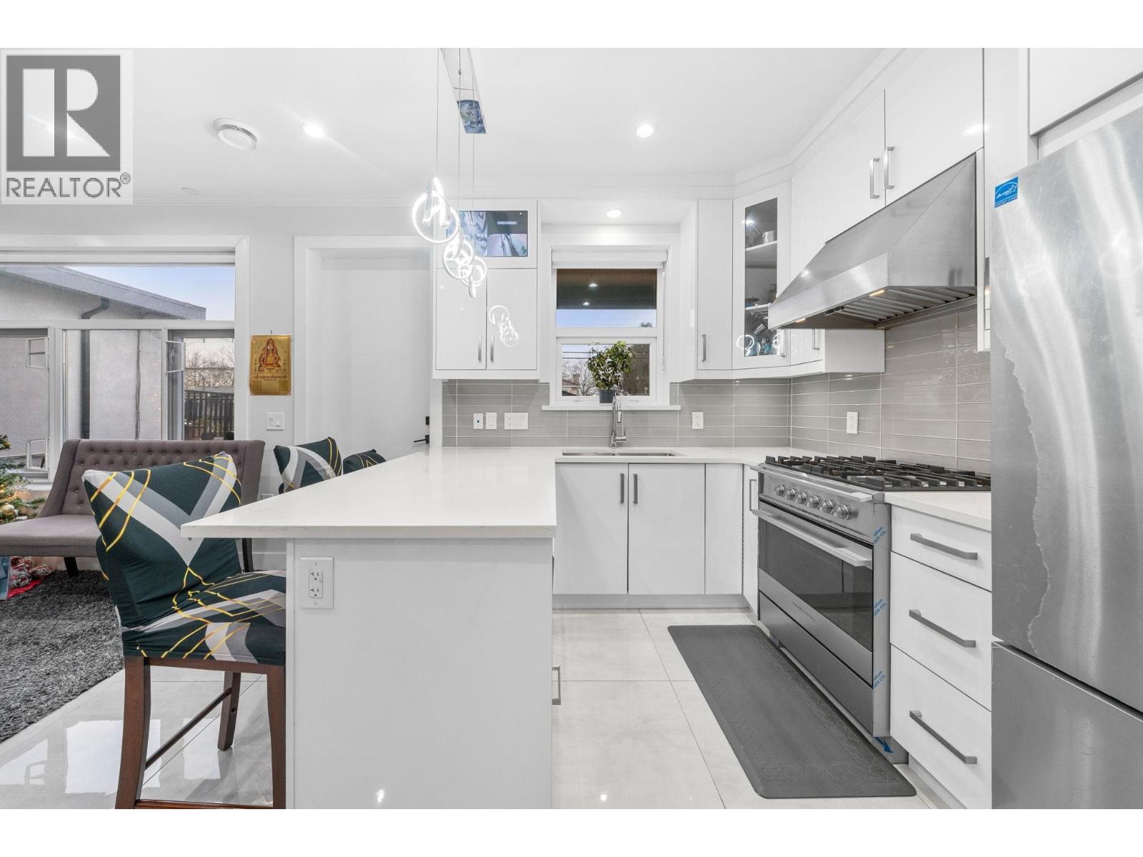 6749 Knight Street, Vancouver, British Columbia V5P 2W4 - Photo 11 - R3057516