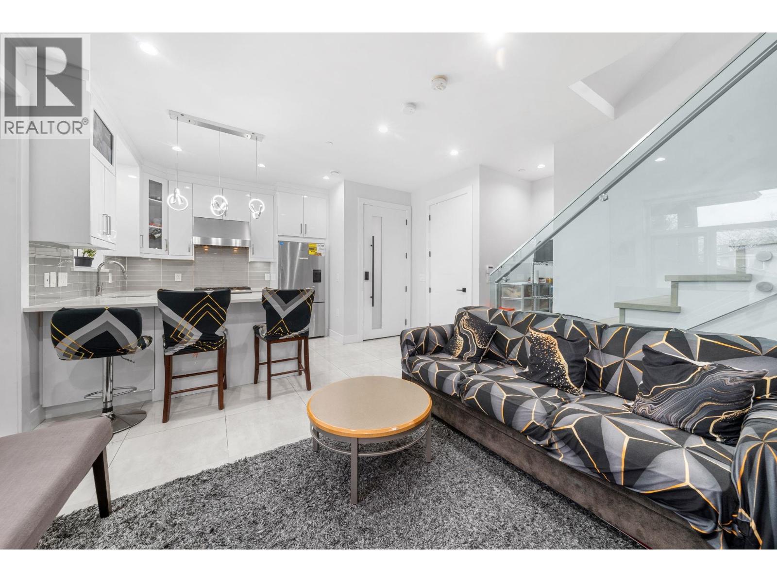 6749 Knight Street, Vancouver, British Columbia V5P 2W4 - Photo 5 - R3057516