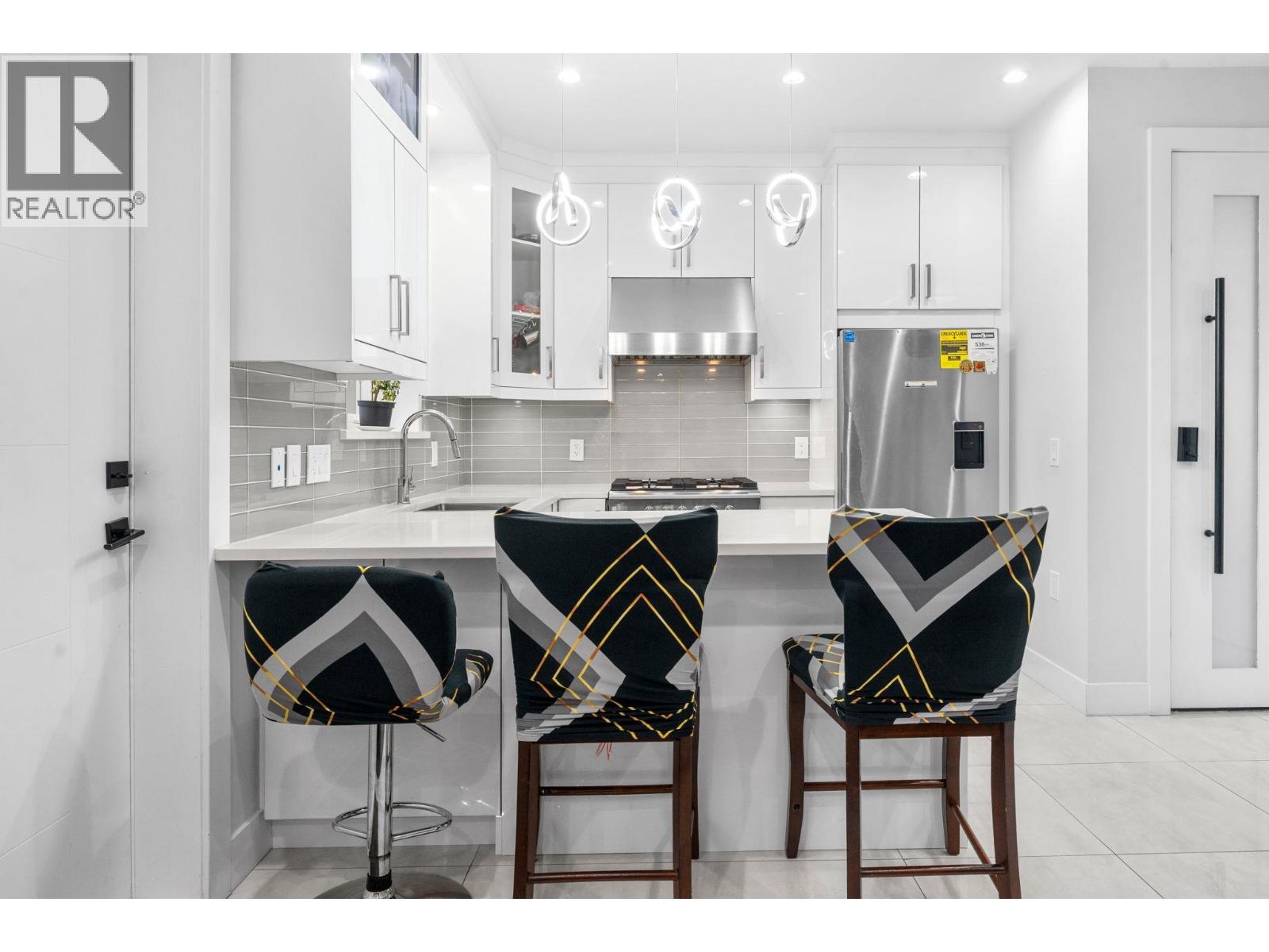 6749 Knight Street, Vancouver, British Columbia V5P 2W4 - Photo 6 - R3057516