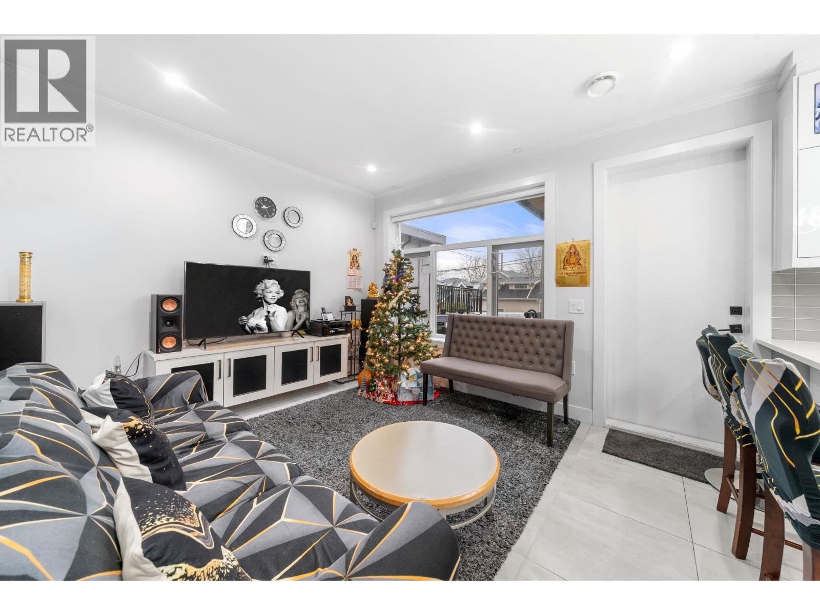 6749 Knight Street, Vancouver, British Columbia V5P 2W4 - Photo 2 - R3057516