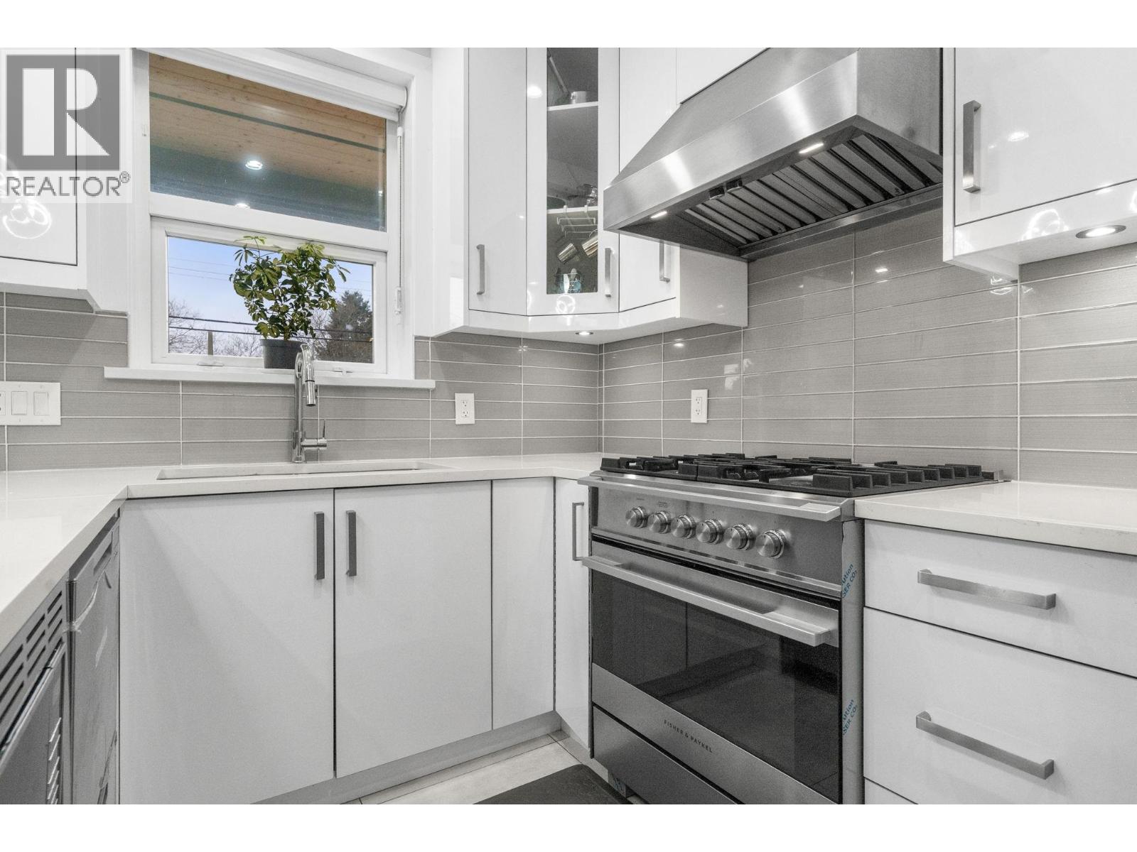 6749 Knight Street, Vancouver, British Columbia V5P 2W4 - Photo 14 - R3057516