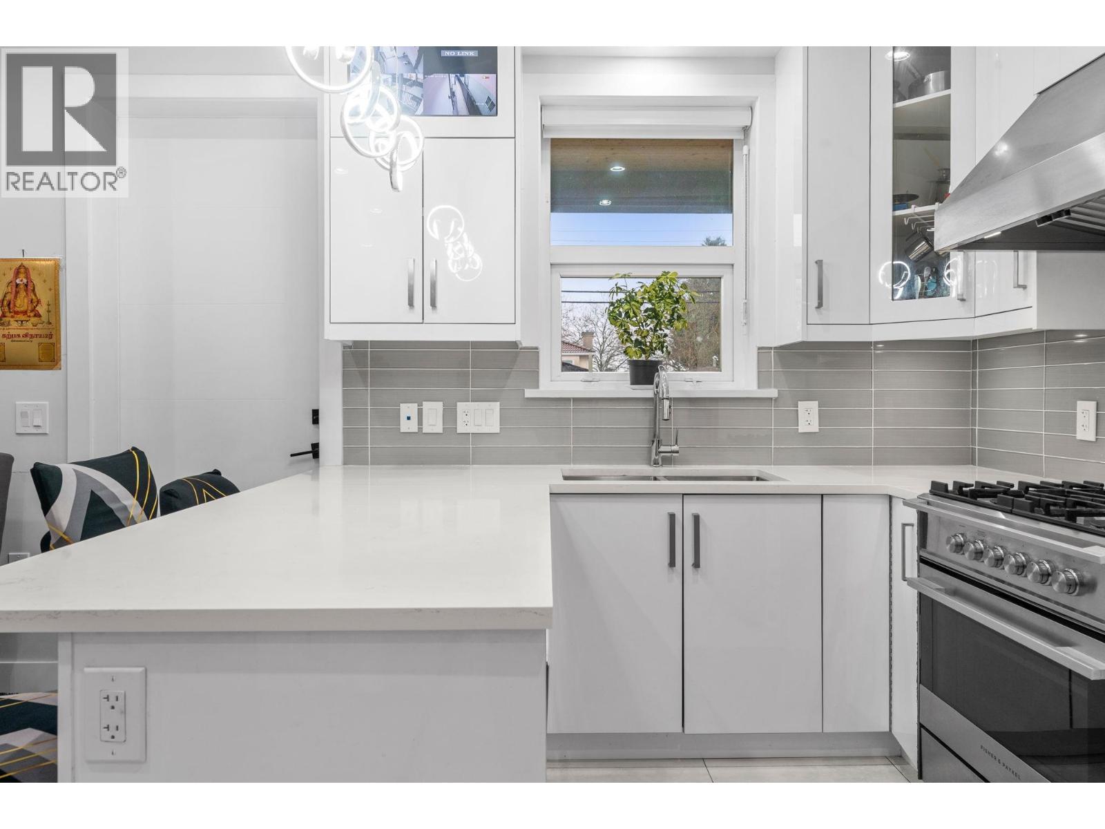 6749 Knight Street, Vancouver, British Columbia V5P 2W4 - Photo 12 - R3057516