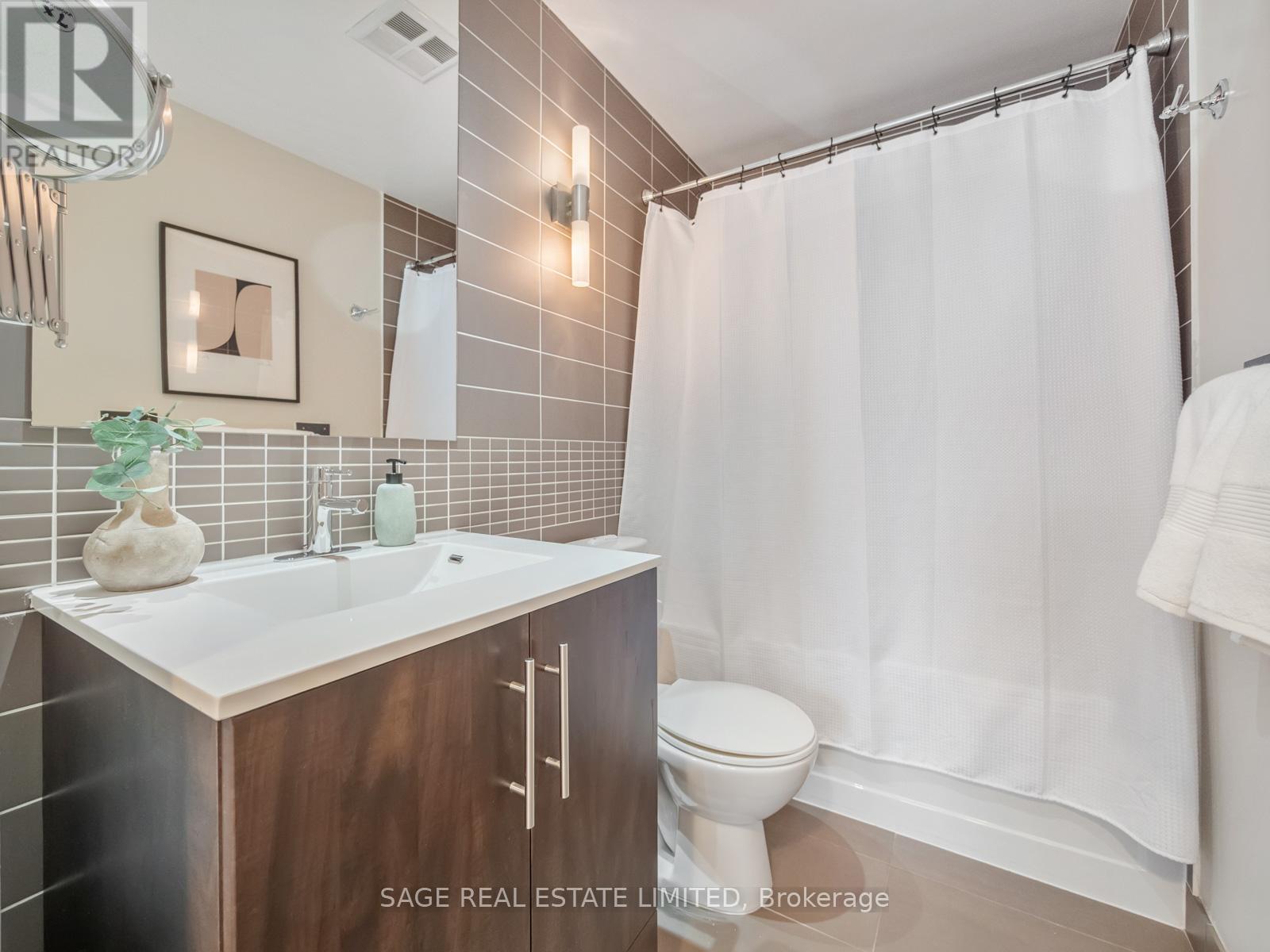 1701 - 120 Homewood Avenue, Toronto, Ontario  M4Y 2J3 - Photo 15 - C12641292