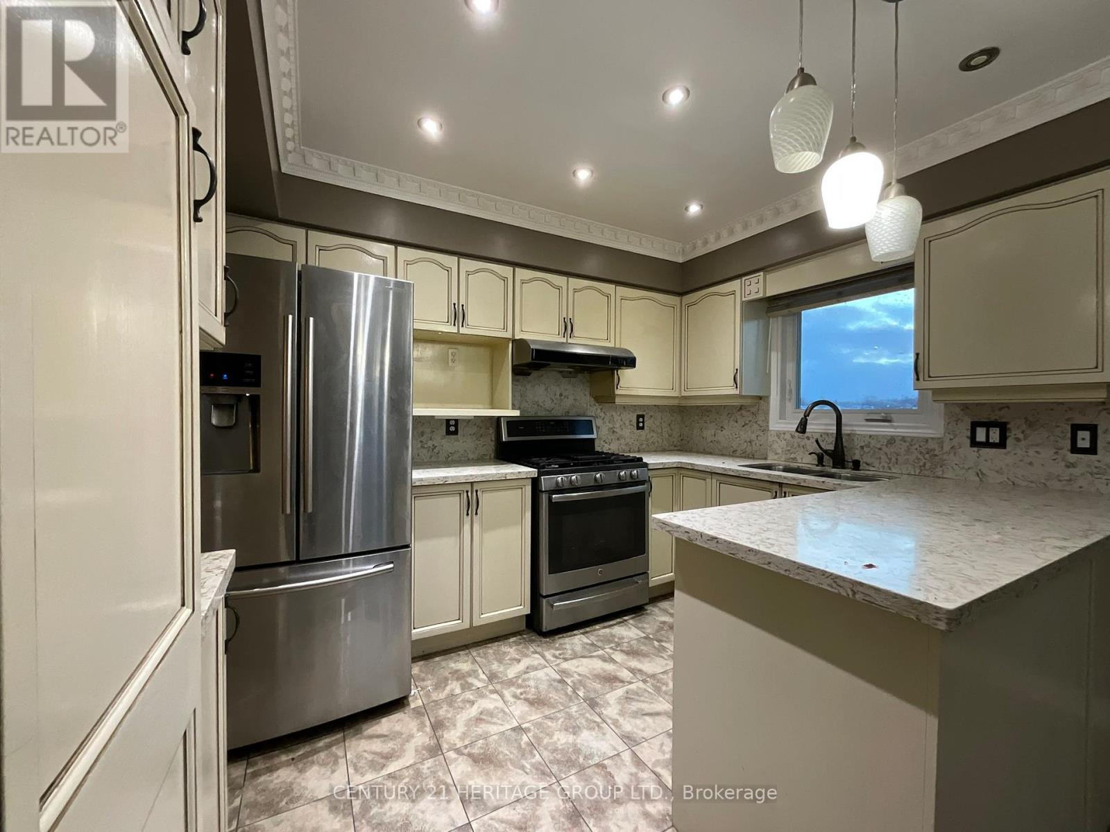 305 Sandringham Drive, Clarington, Ontario  L1E 3A7 - Photo 13 - E12641320