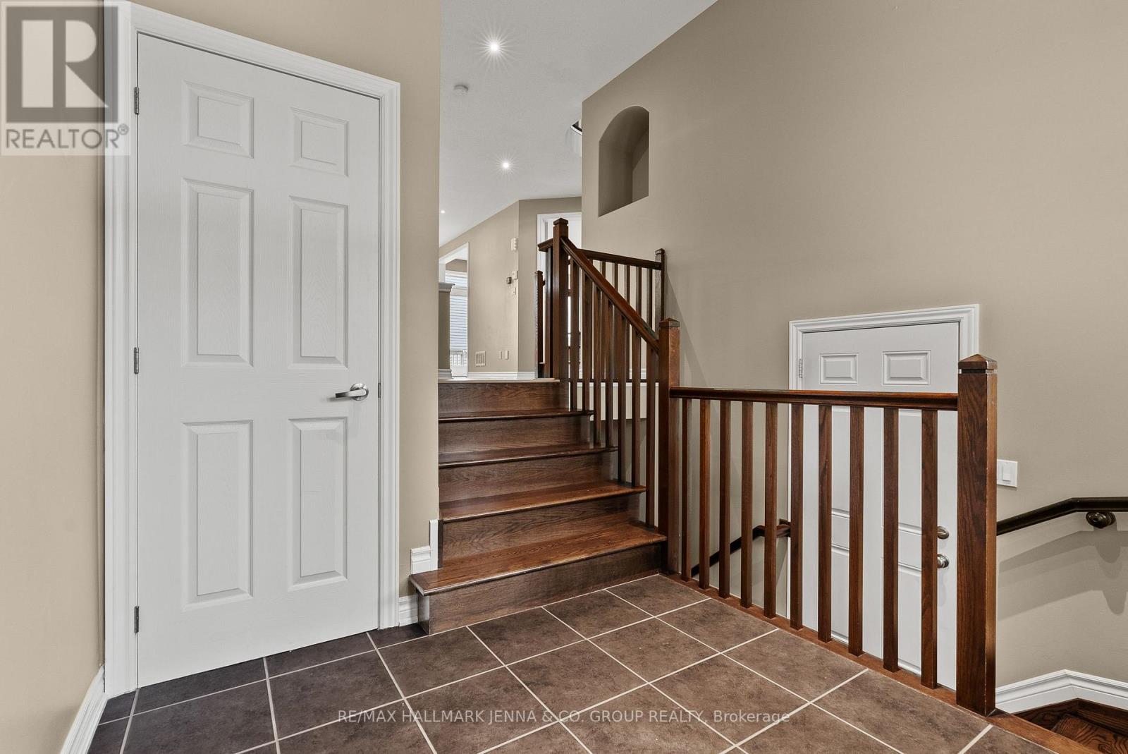 326 Gallantry Way, Ottawa, Ontario  K2S 0P8 - Photo 4 - X12461624