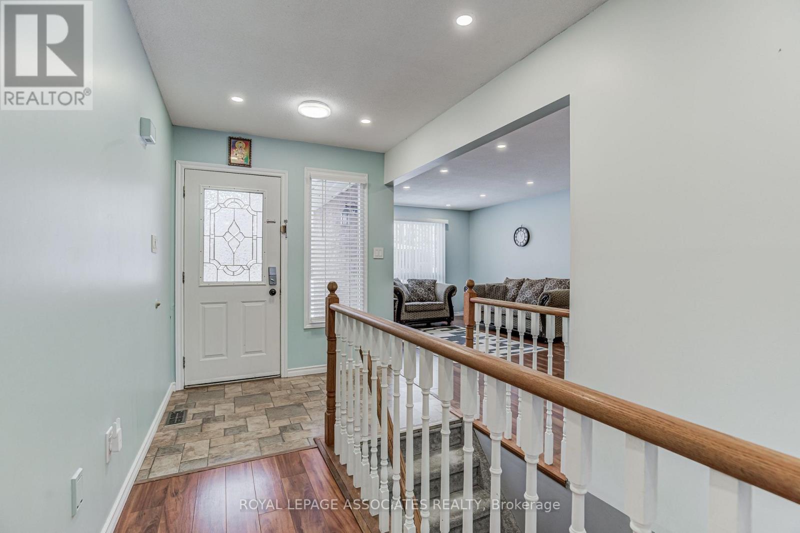 130 Cunningham Drive, New Tecumseth, Ontario  L9R 1C4 - Photo 3 - N12641324