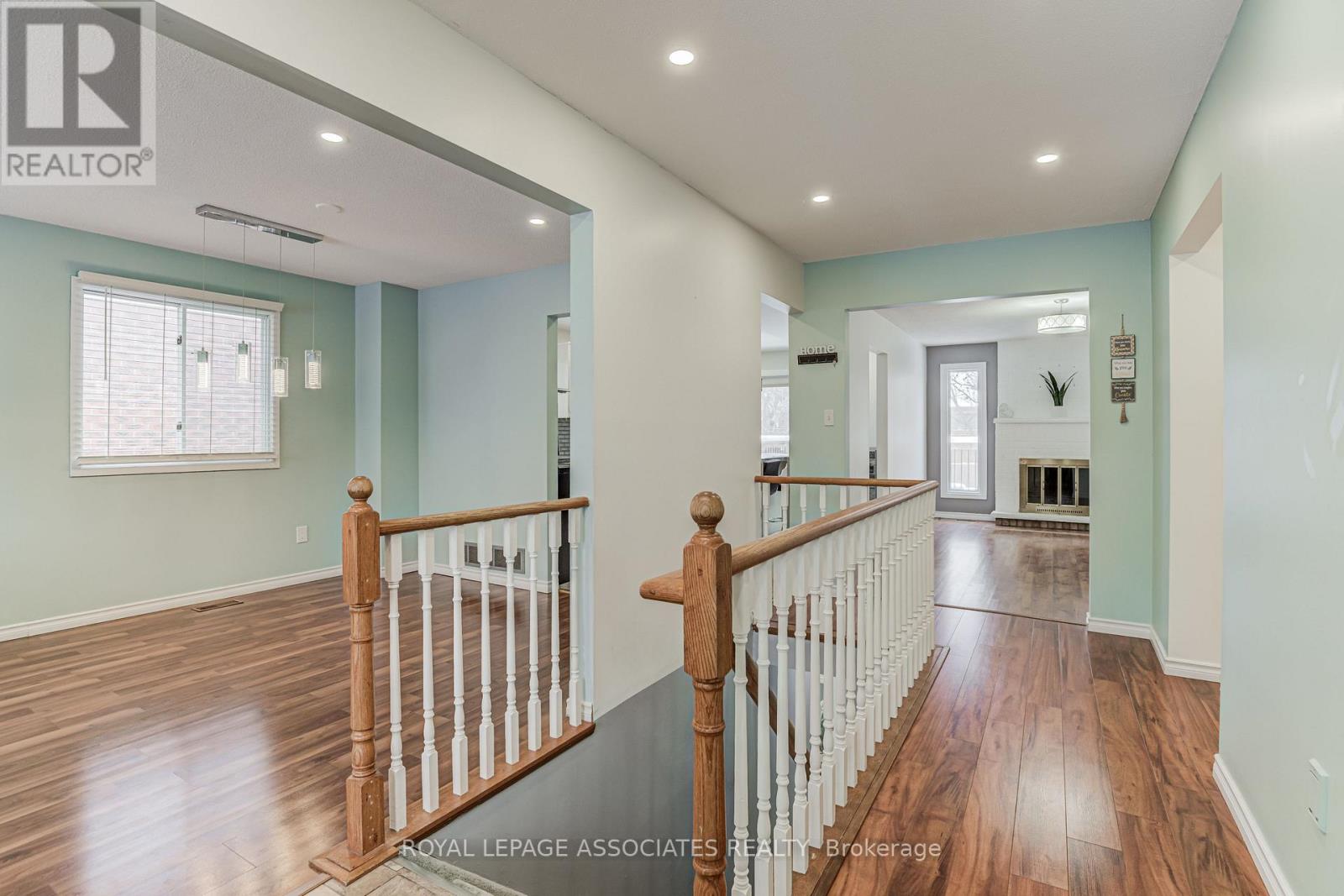 130 Cunningham Drive, New Tecumseth, Ontario  L9R 1C4 - Photo 4 - N12641324