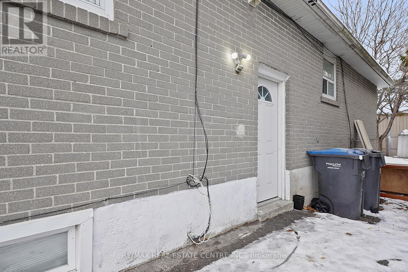 Lower - 89 Forsythia Road, Brampton, Ontario  L6T 2G2 - Photo 4 - W12629866