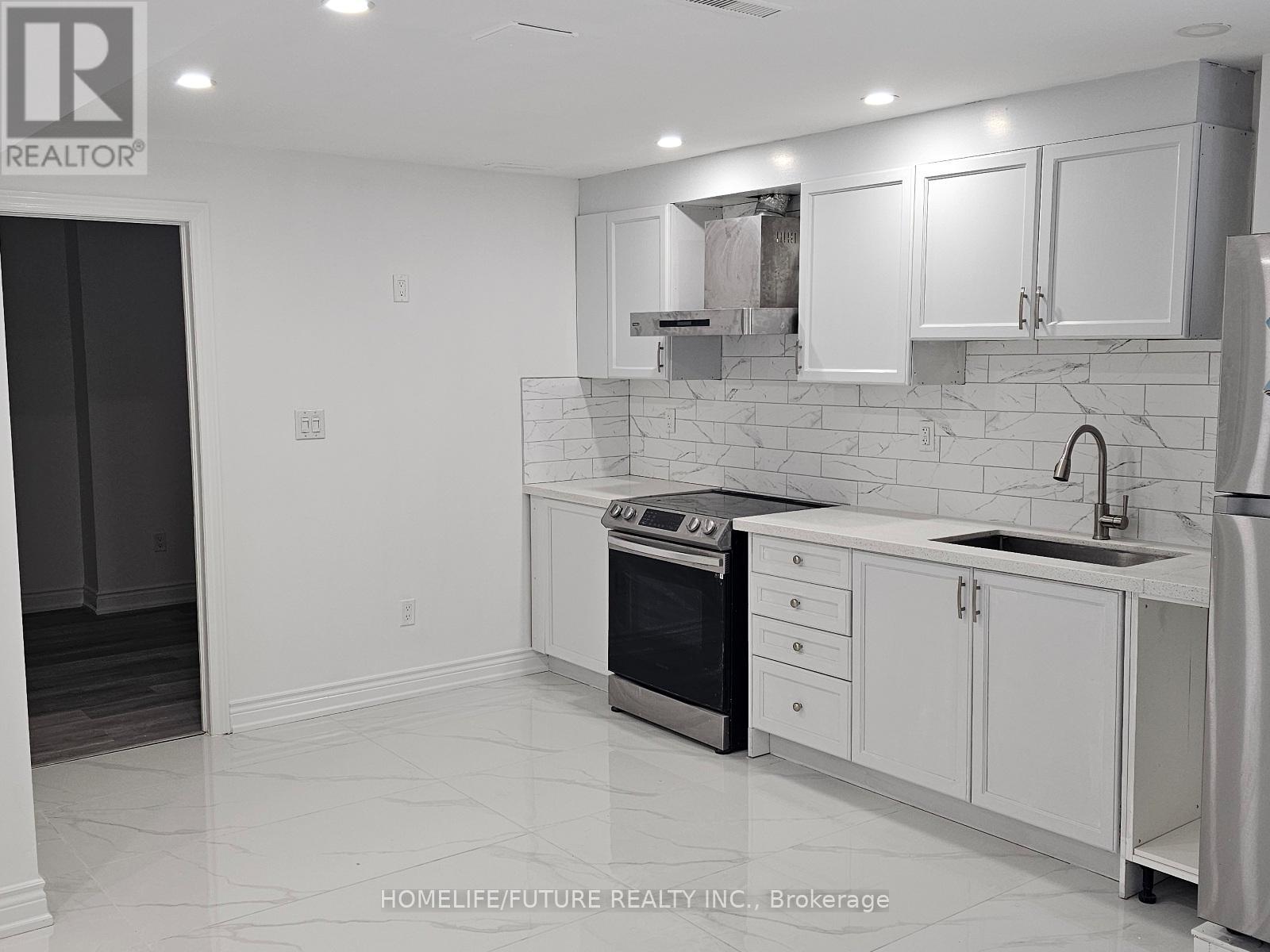 Bsmt - 36 Newhouse Boulevard, Caledon, Ontario  L7C 4A1 - Photo 4 - W12641304