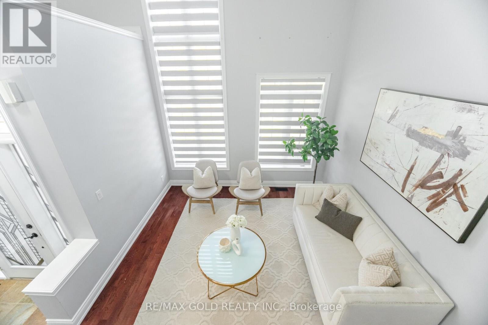 32 Eaglesprings Crescent, Brampton, Ontario  L6P 2V9 - Photo 4 - W12641316