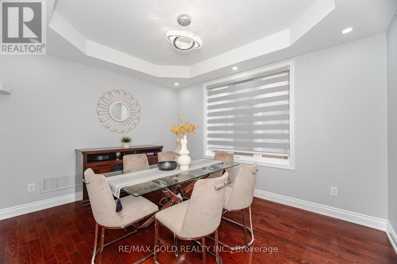 32 Eaglesprings Crescent, Brampton, Ontario  L6P 2V9 - Photo 7 - W12641316